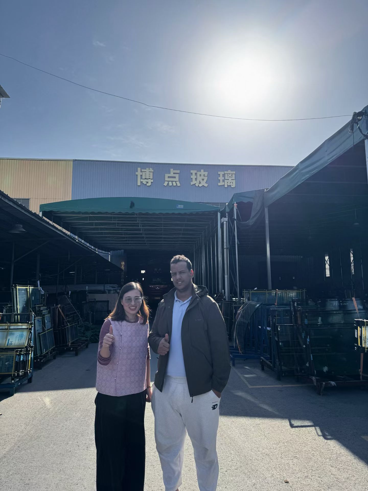 Factory discussion between BDGLASS team and overseas partner
